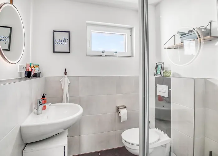 Stillvolle Bei Koeln / Bonn Flughafen *