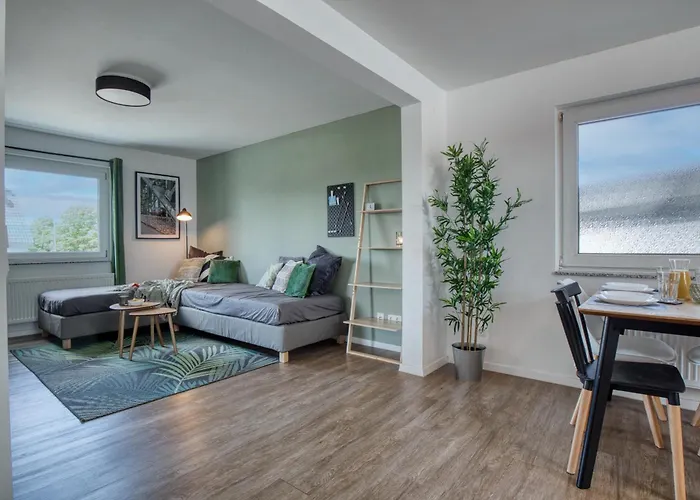 Stillvolle Bei Koeln / Bonn Flughafen לוהמר