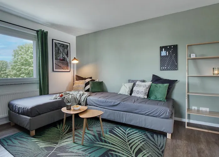 Stillvolle Bei Koeln / Bonn Flughafen *