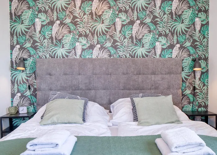 Stillvolle Bei Koeln / Bonn Flughafen לוהמר